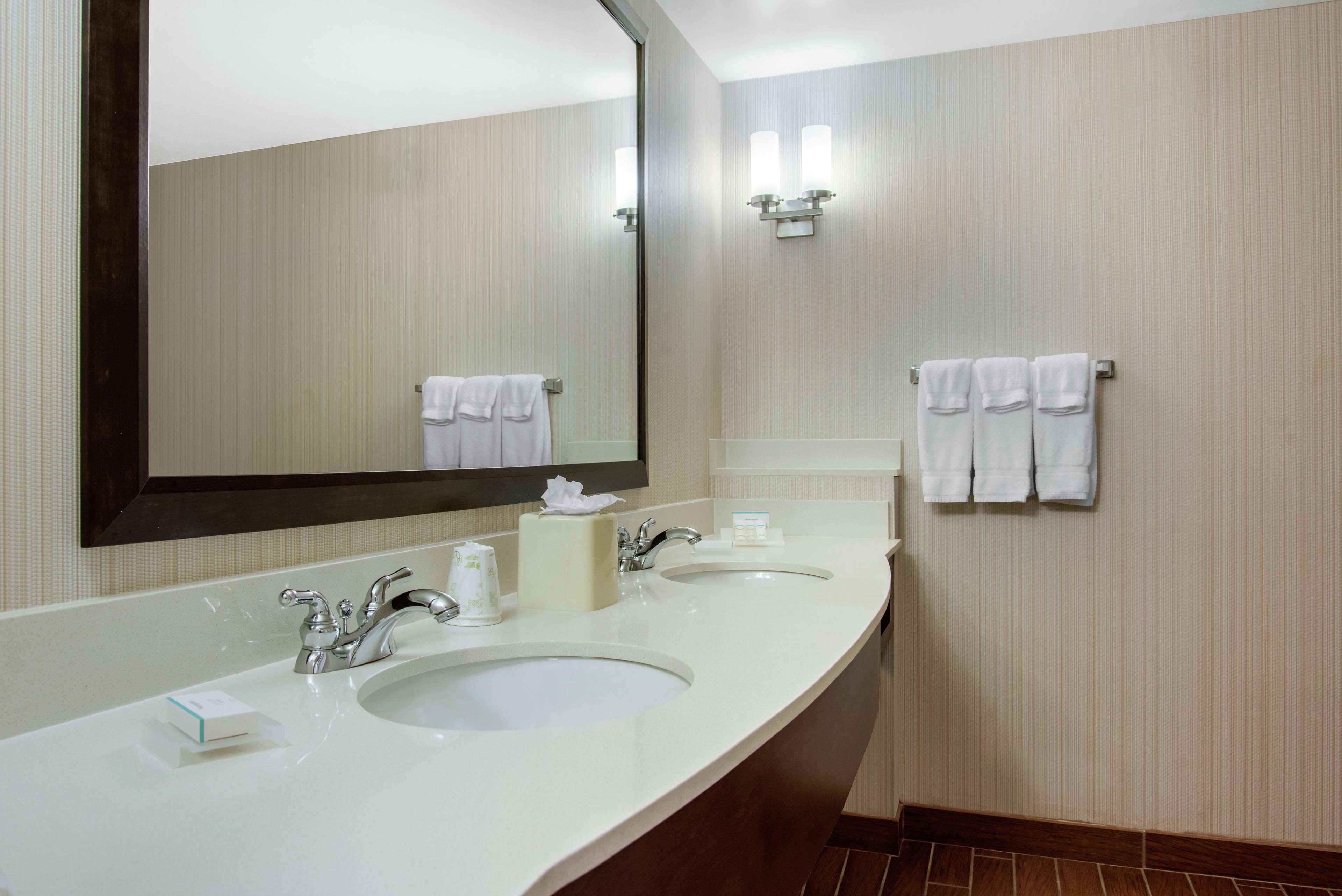 Hilton Garden Inn Portland Airport Exteriör bild