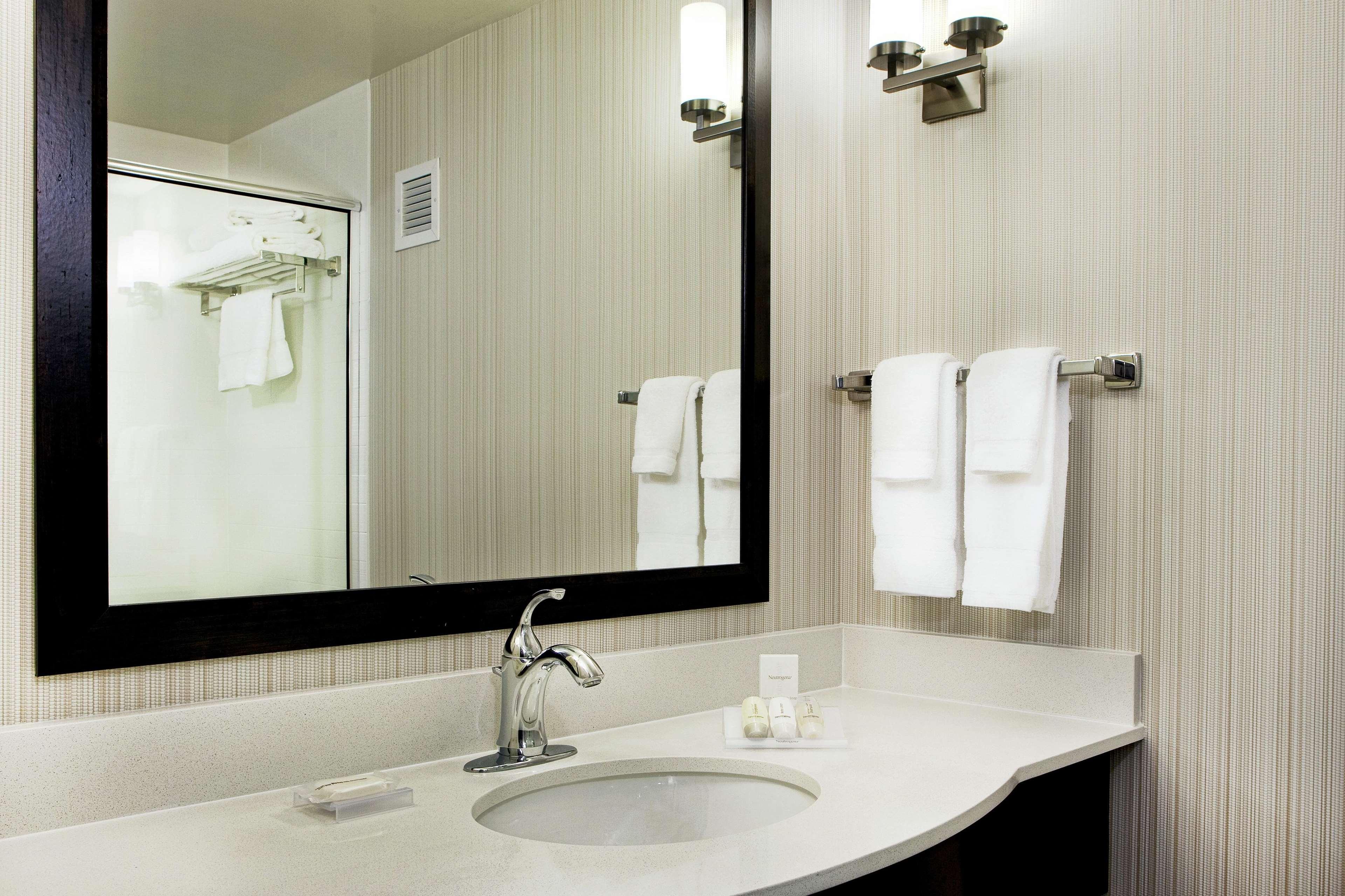 Hilton Garden Inn Portland Airport Exteriör bild