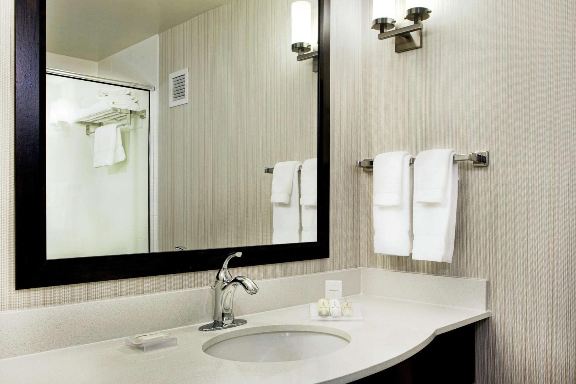 Hilton Garden Inn Portland Airport Exteriör bild